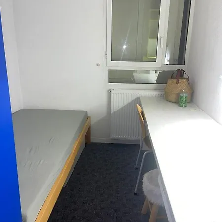 Petit Etudiante Apartment